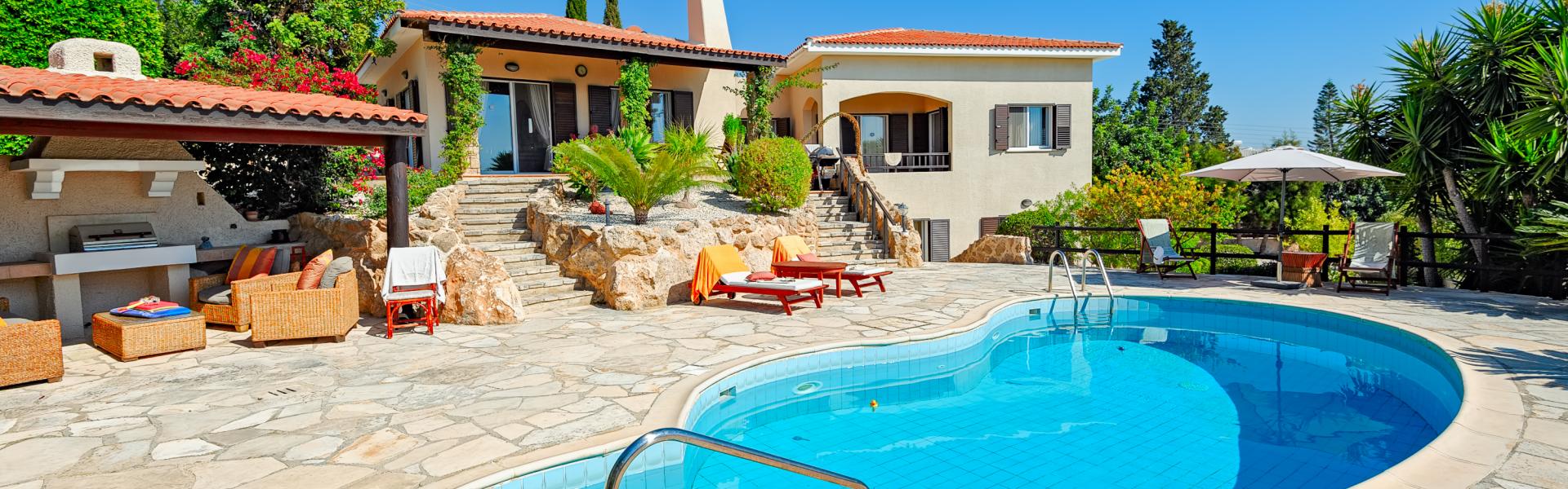 Villas with pools on Greek Islands - HomeToGo