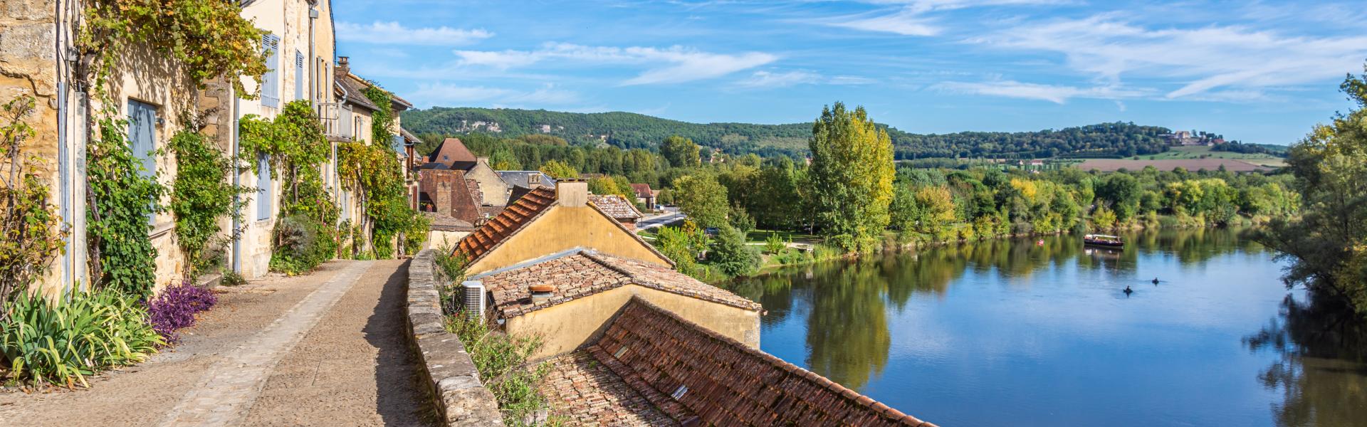 Holiday chalets from which to enjoy the delights of Dordogne - Casamundo