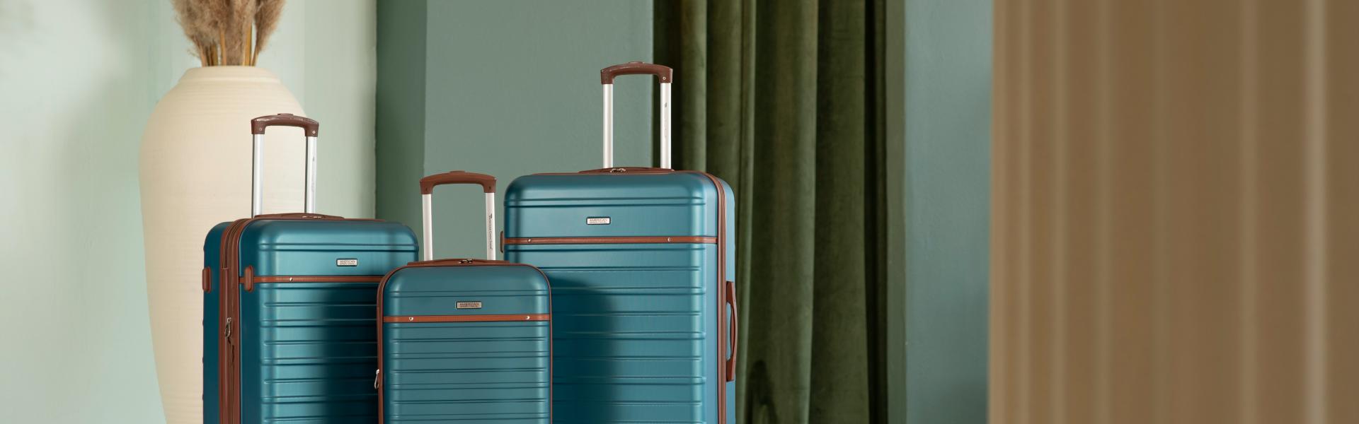 Last-minute ferienhaus three pieces of luggage sitting on a tiled floor
