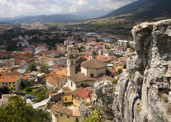 Scorci montani d’Abruzzo con le case vacanza di Castel di Sangro - HomeToGo