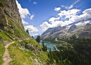 Alloggia negli appartamenti in Val di Fassa e affacciati sul magico scenario delle Dolomiti - HomeToGo