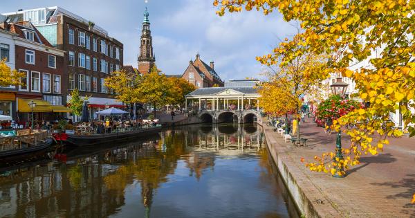 Leiden ist eine Studentenstadt mit historischer Altstadt und nur eine halbe Stunde von Amsterdam entfernt  