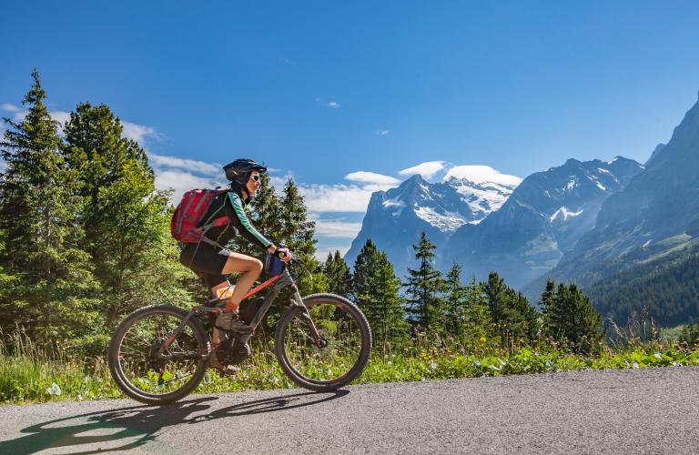 Mountainbike-Tour an der Eiger-Nordwand, Jungfrauregion, Schweiz