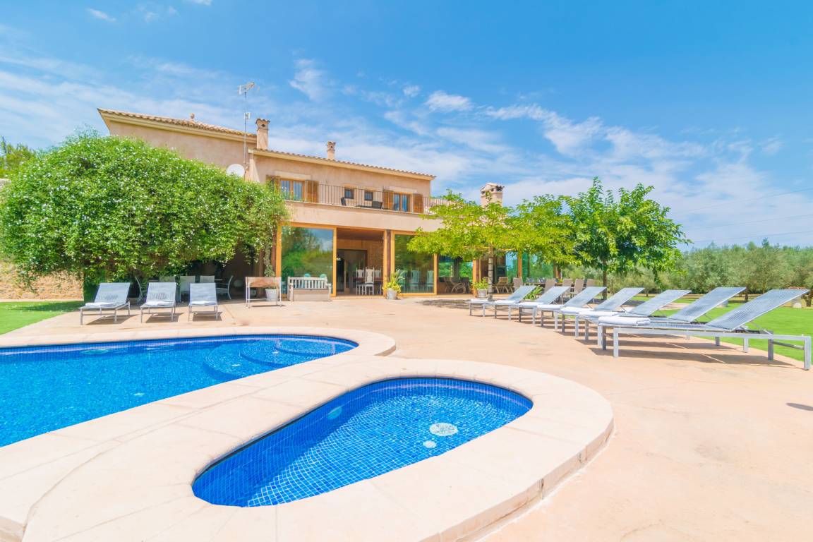 Hauptansicht vom Villa: LA FORCA - Ferienhaus für 10 Personen in Santa Margalida.