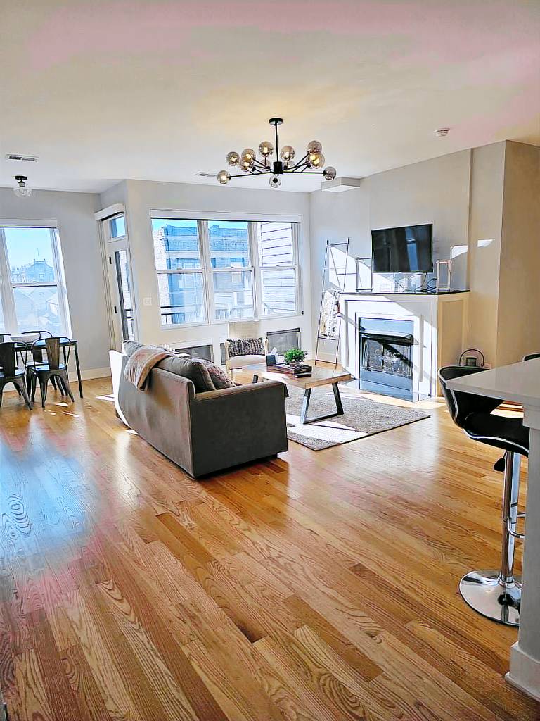 Apartment Heart of Chicago