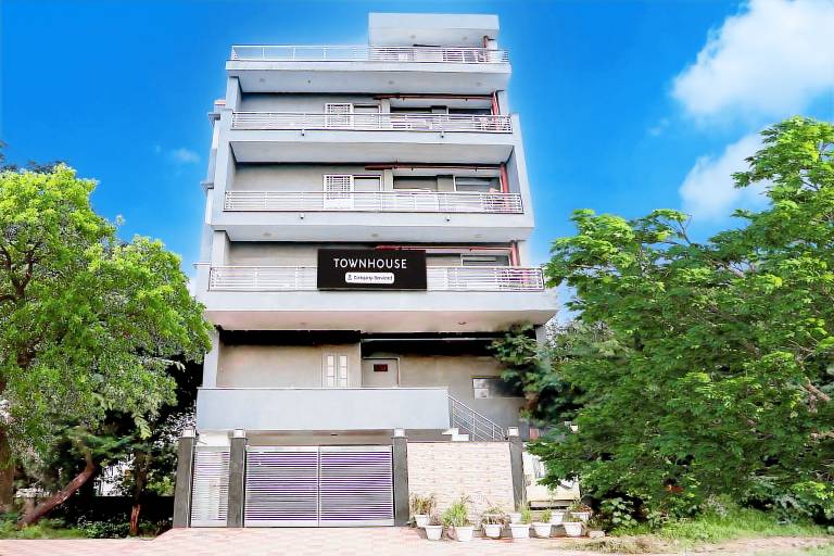 Super Townhouse Rohini Sector 24