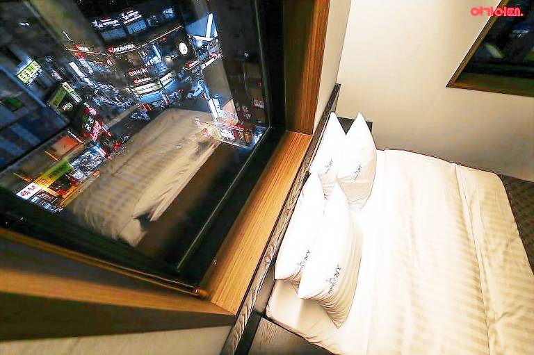 Yeongdeungpo Station New York Hotel