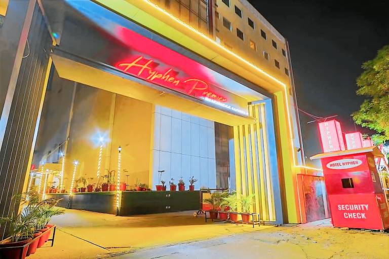 Hotel Hyphen Premier Meerut