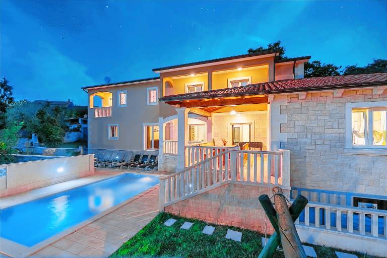 230 m² Villa