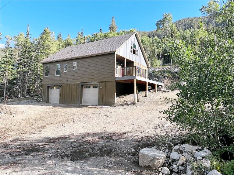 Cabin Monarch