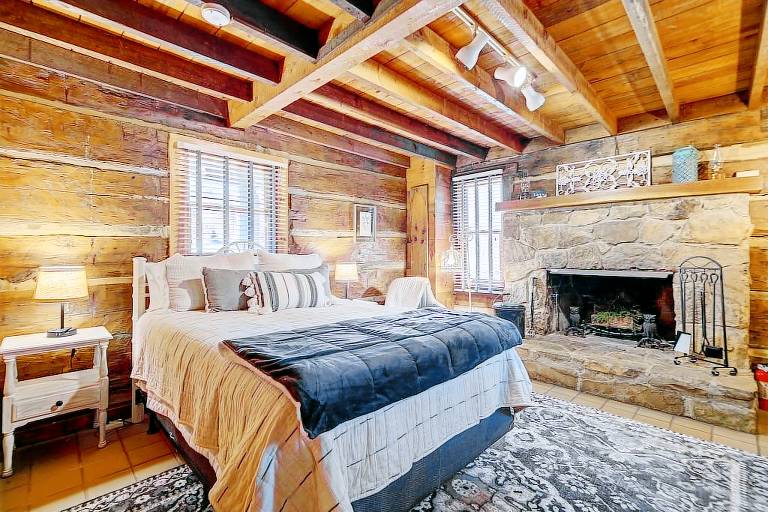 Cabin  Maryville