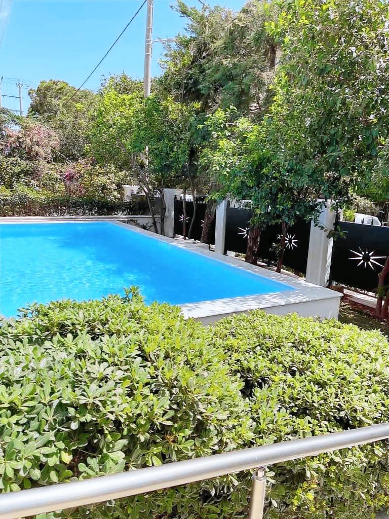 Riviera Retreat 3 Bedroom Luxury Apt w shared Pool