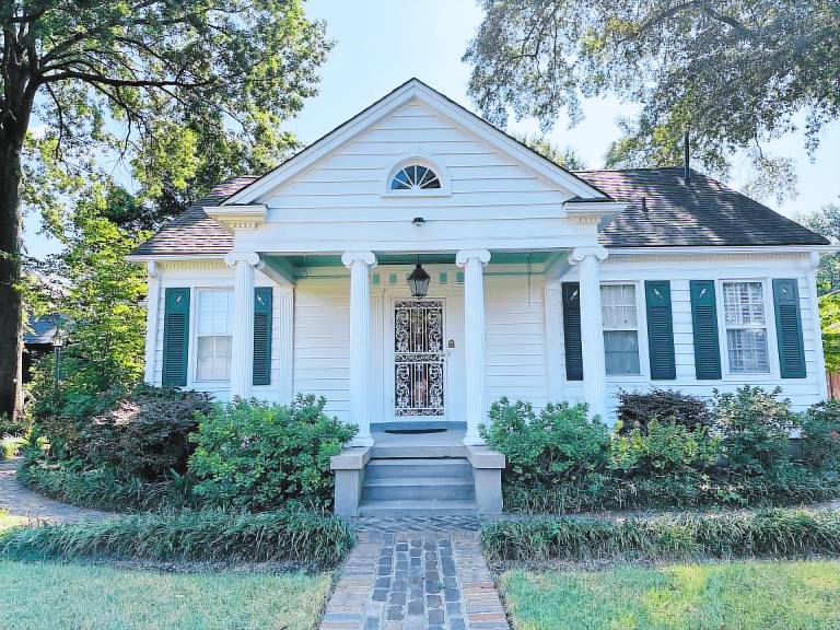 House Central Gardens