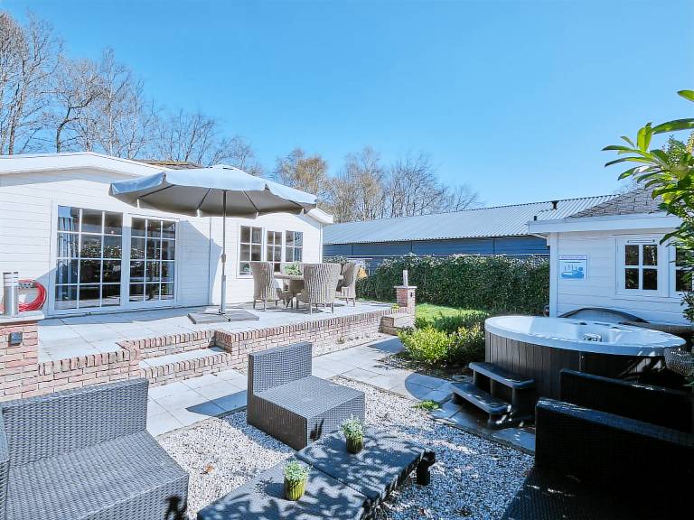 Schöner Bungalow mit Garten und Wohlbefinden