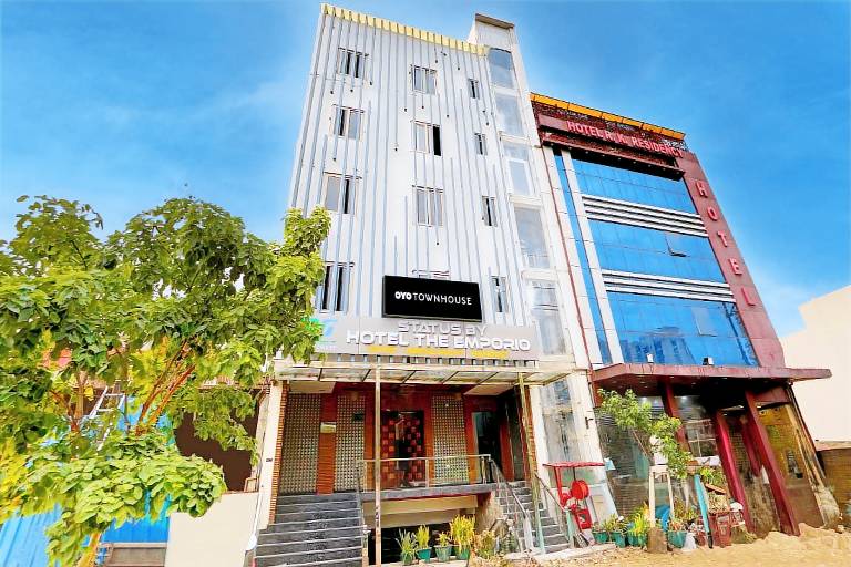 Super Townhouse Status By Sbg Near Anand Vihar Vaishali Metro Station