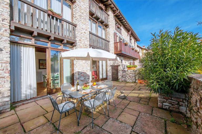 Liano Ginestra Terrace & parking