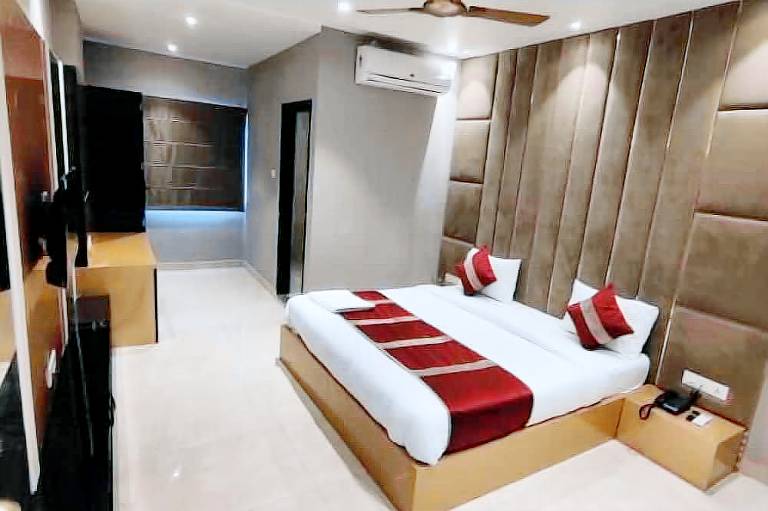 Hotel Maya Crystal