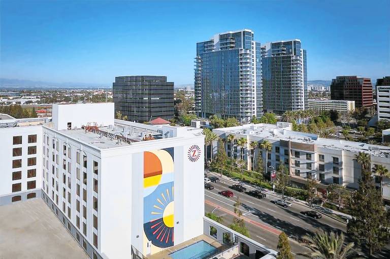 Hotel Zessa Orange County Airport a DoubleTree by Hilton