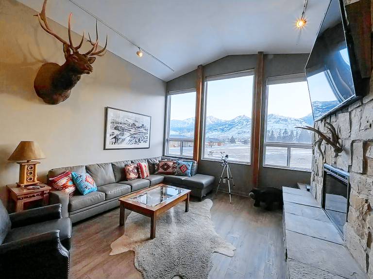Condo  Gardiner