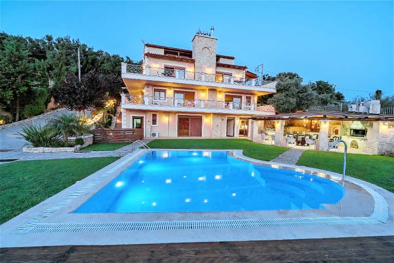 Villa Zeus mit privatem Pool und Jacuzzi