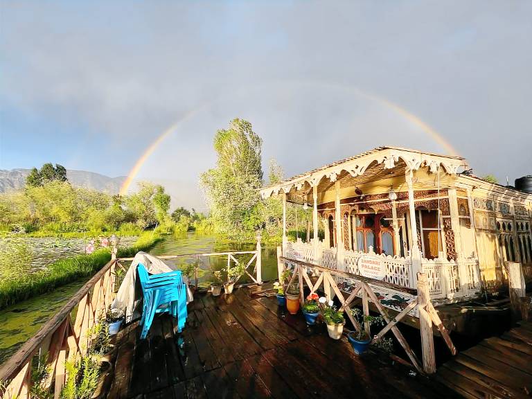 Houseboat Zaindari Palace