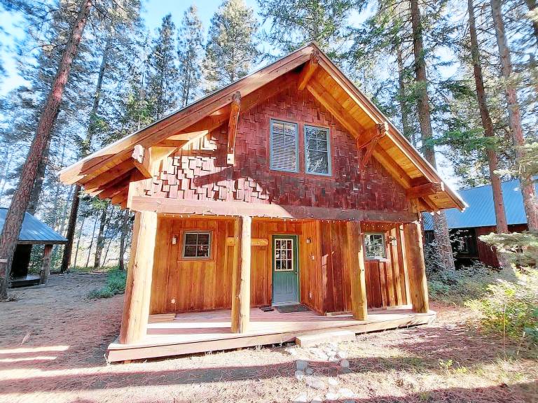 Cabin  Mazama