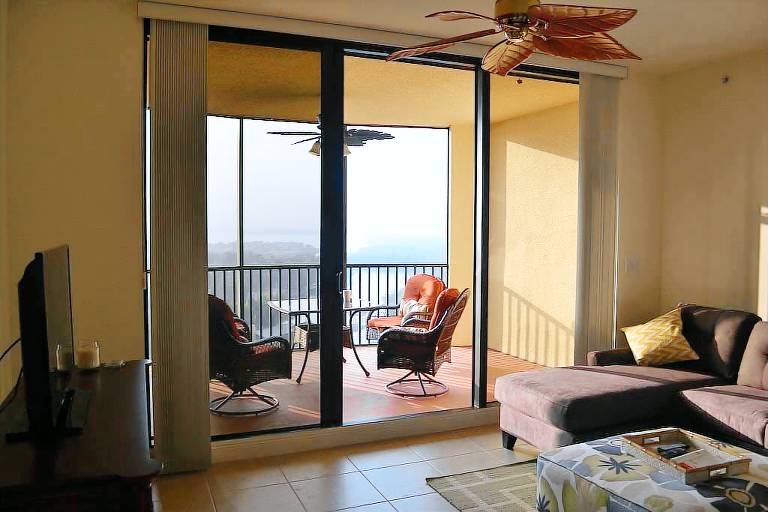 Condo Pelican