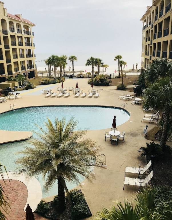 Condo Pass Christian