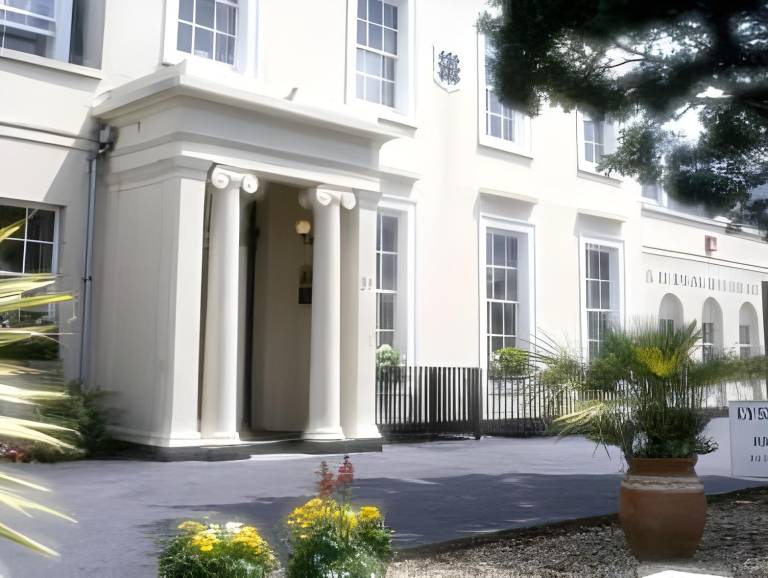 Lysses House Hotel