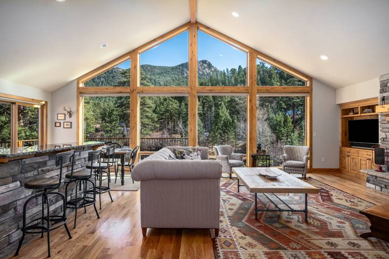 Three Pines Mountain Getaway w AC 6156