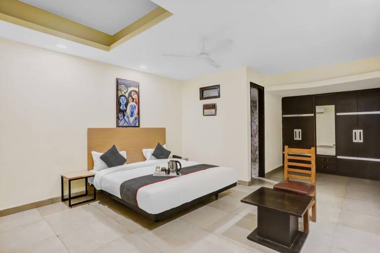 Townhouse Patparganj Near Max Super Speciality Hospital
