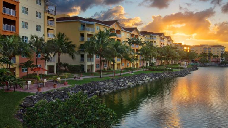 Resort in Doral with Pool & Terrace