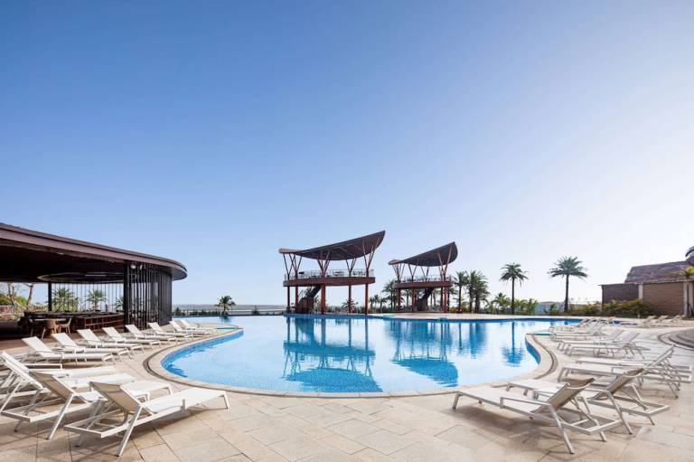 Days Hotel By Wyndham Fangchenggang Bailang Beach