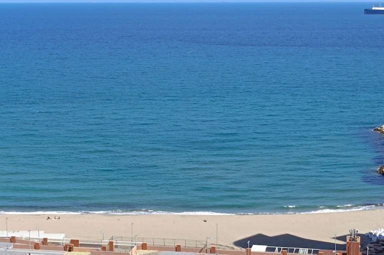 E1 Studios Sea & Beach Views High Floor