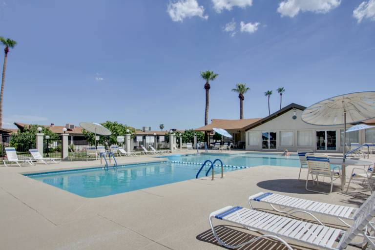 3 Mi to Old Town Community Pool Scottsdale Condo