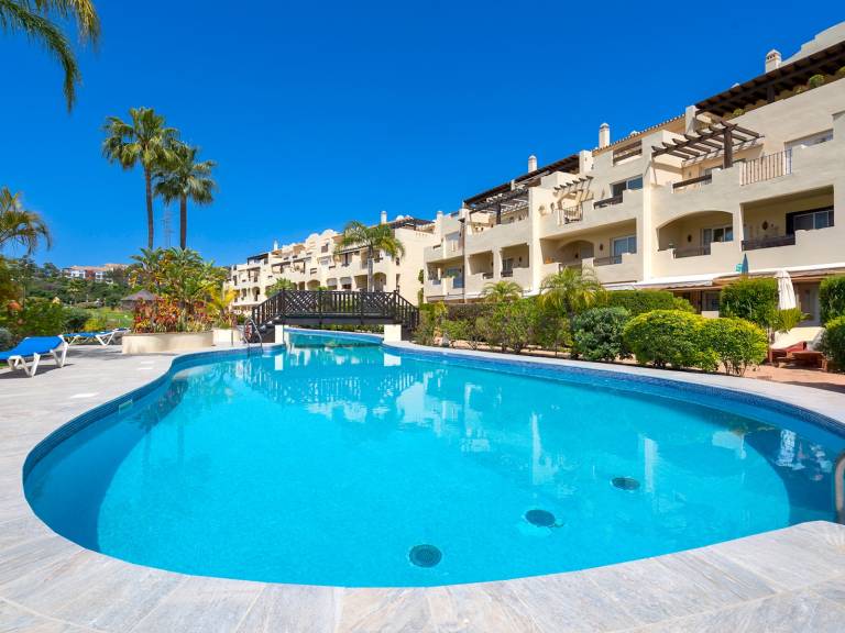 Stunning Views Miraflores Apartment; Pass the Keys