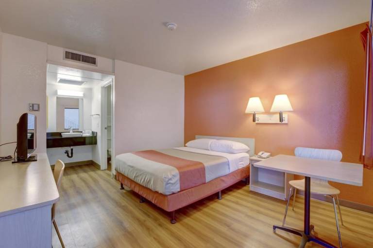 Motel  Corona