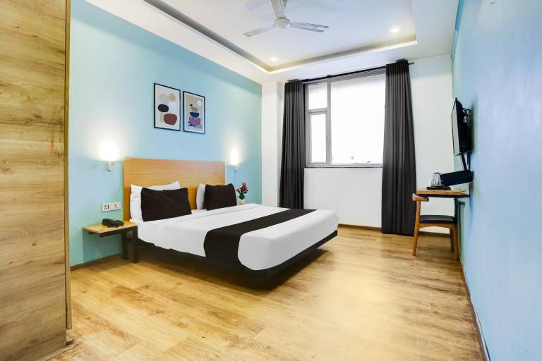 Super Townhouse Rohini Sector 23