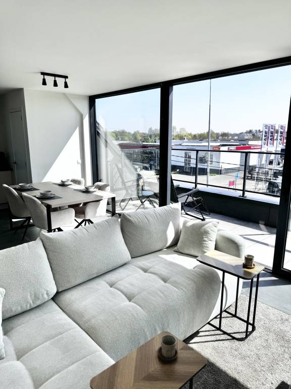 Cozy modern duplex with balcony and free parking
