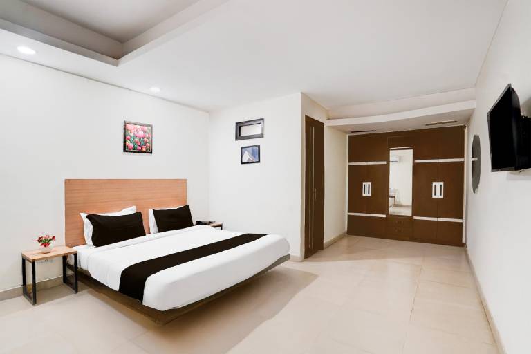Townhouse Patparganj Near Max Super Speciality Hospital