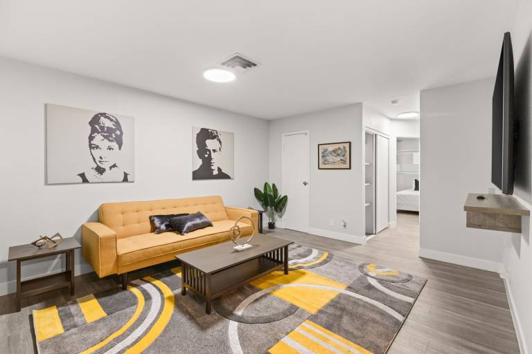 Apartment Orleans Square