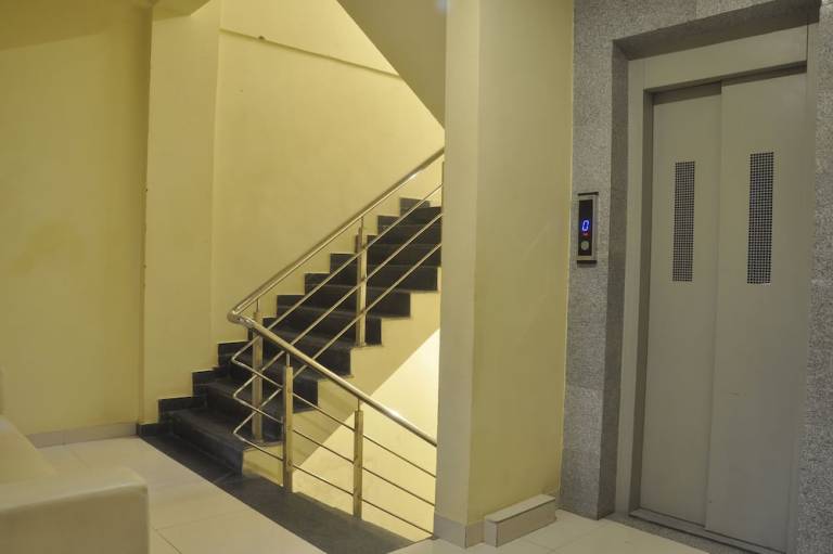 JK Rooms 126 Parashar Legacy Station