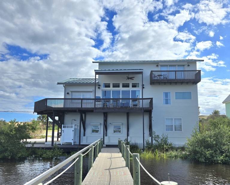 House  Crescent Beach