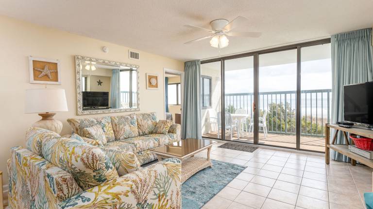 Spacious oceanfront Resort style property Free Attraction Tickets!