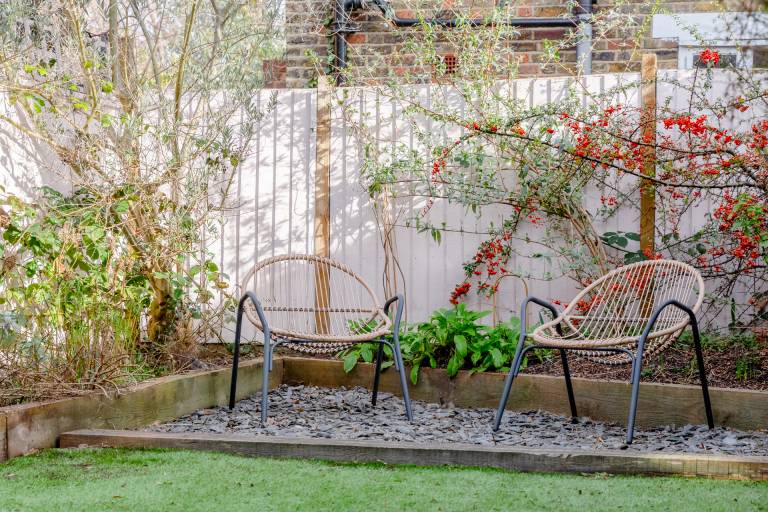 Garden Full Kitchen King Bed Modern bathroom