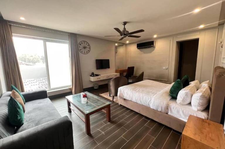 Elegant Suites Hotel