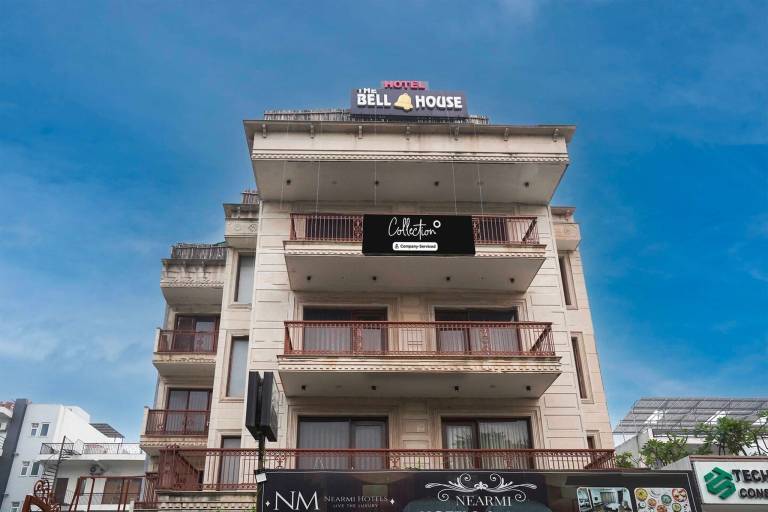 Super Townhouse Sector 47 Near Medanta