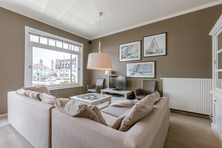 Huswell Spacious apartment near the beach