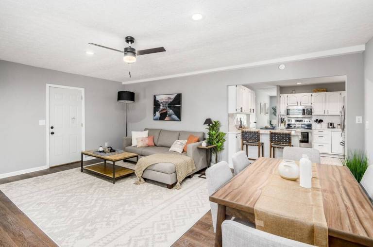 Suburban oasis perfect for families & groups