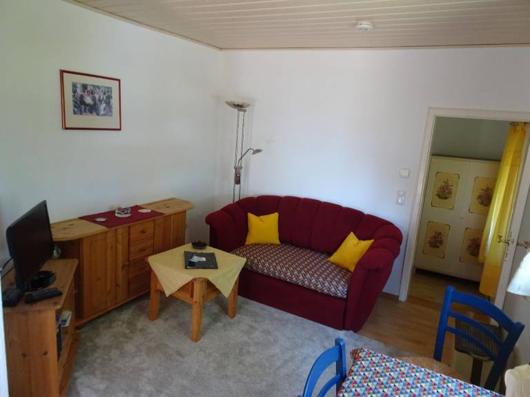 Kleines Ferienhaus mit Garten und Grill in Garitz